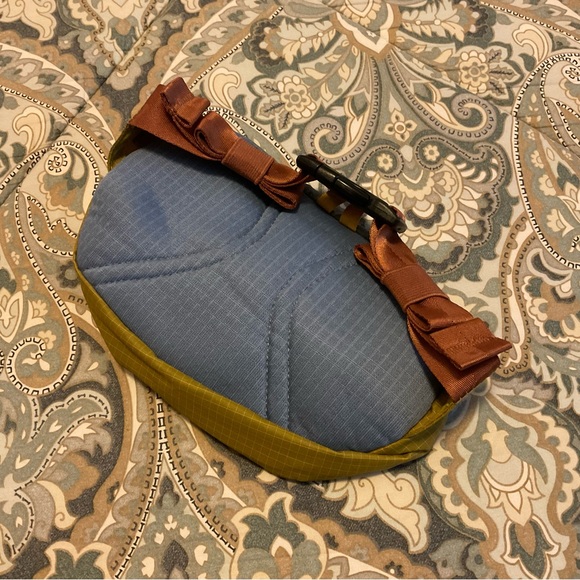 NWOT Patagonia Ultralight Black Hole Mini Hip Pack 1L - Picture 6 of 10